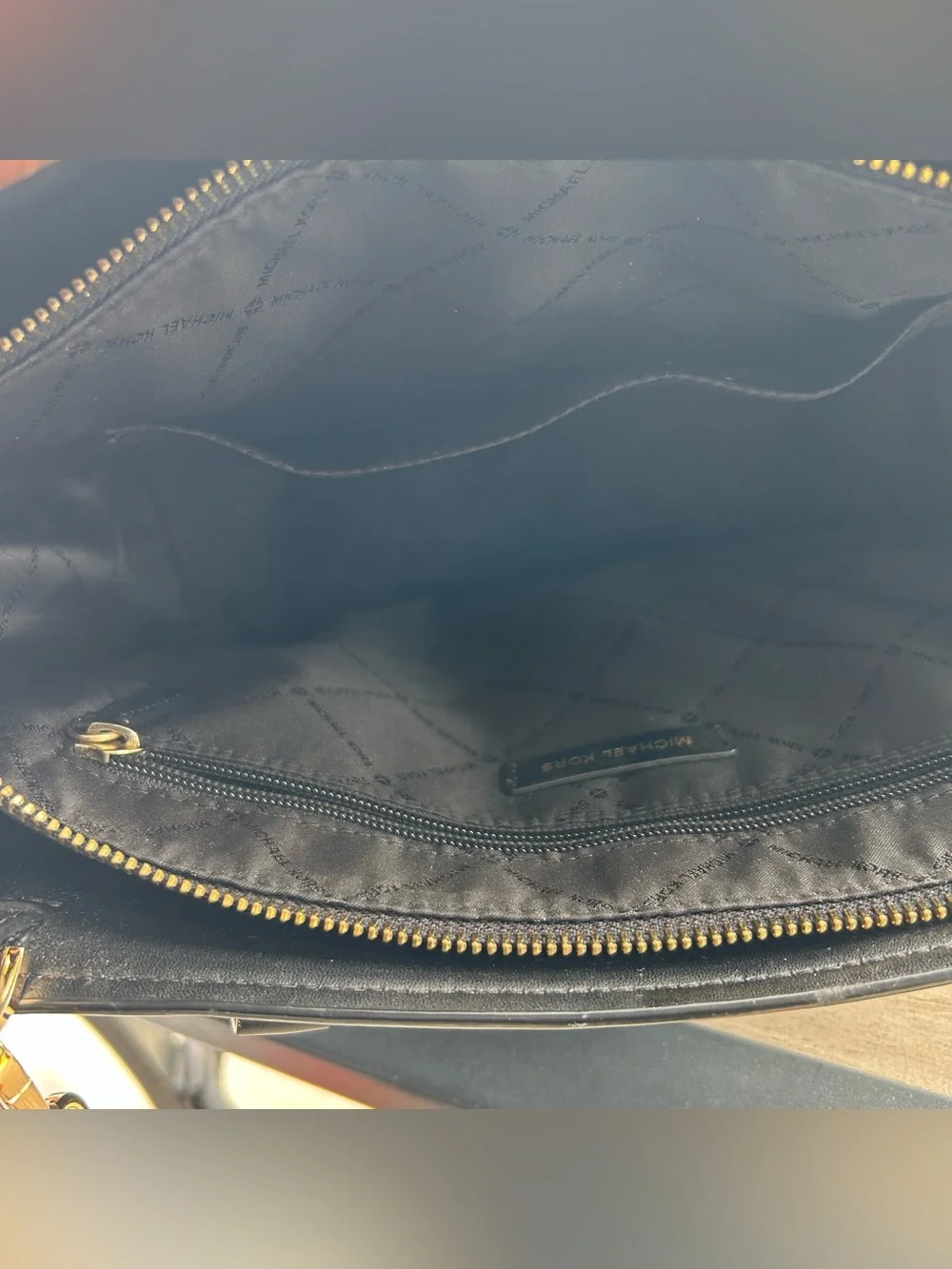 Michael Kors Sheila Medium Satchel Shoulder Bag Center Zip Black